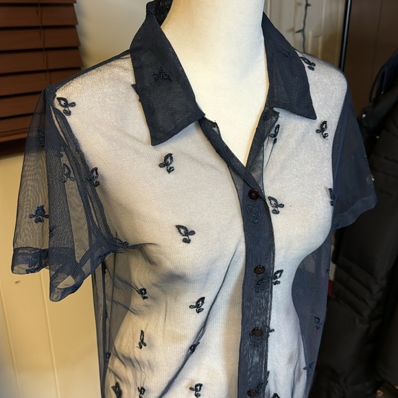 Victoria Holley Sheer Navy blue adorned with embroidery. Button down front - Picture 3 of 6